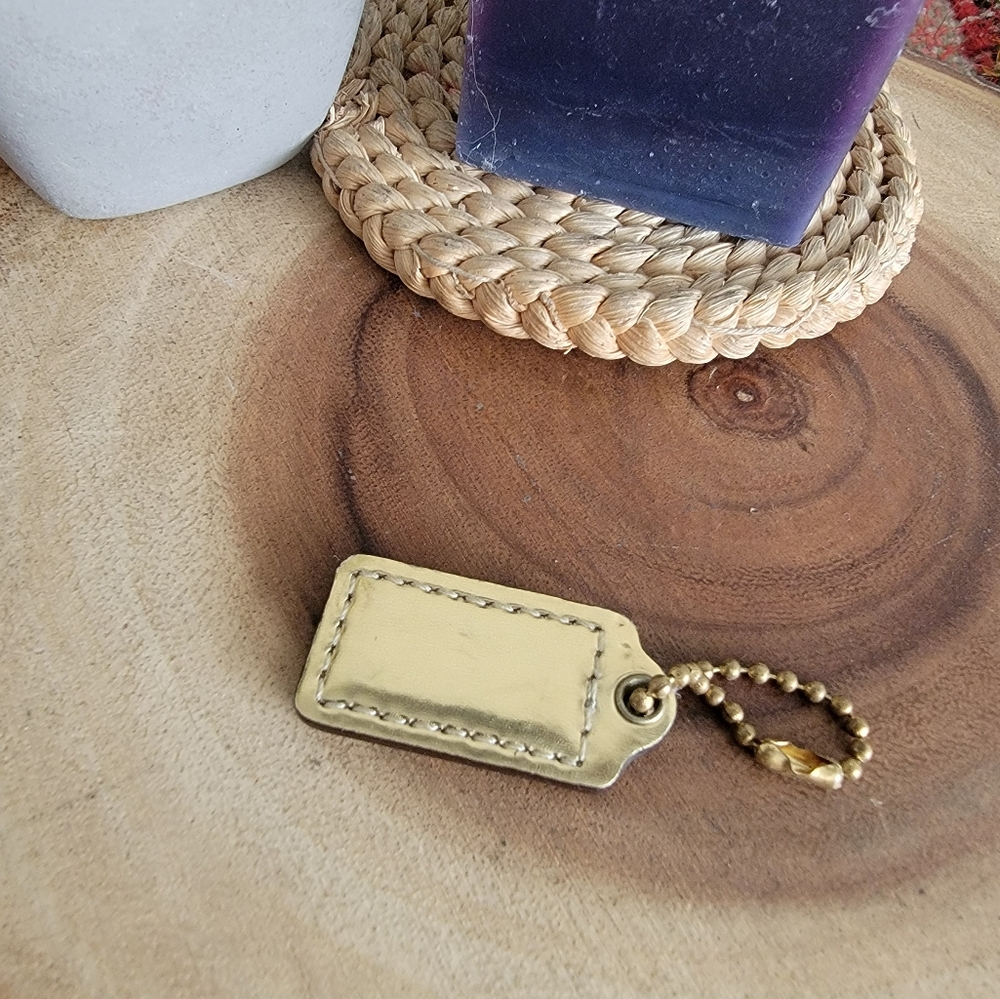 Like new Coach gold hang tag keychain bag charm pendant - Picture 3 of 4